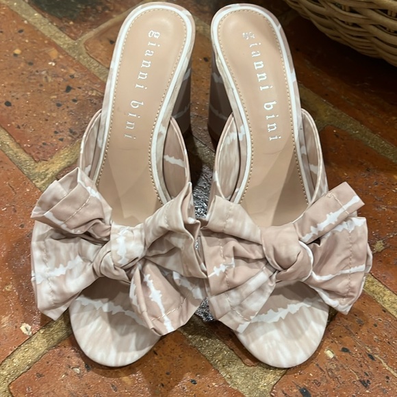 Gianni Bini chunky open toe heels - Picture 2 of 8